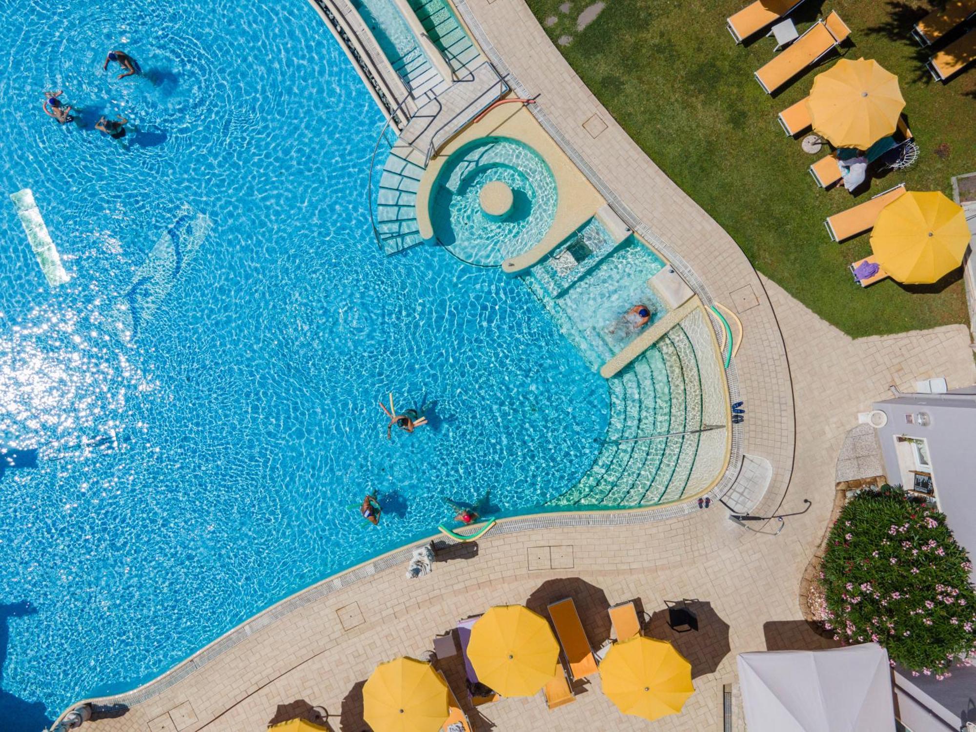 אבנו טרמה Hotel Terme Helvetia מראה חיצוני תמונה